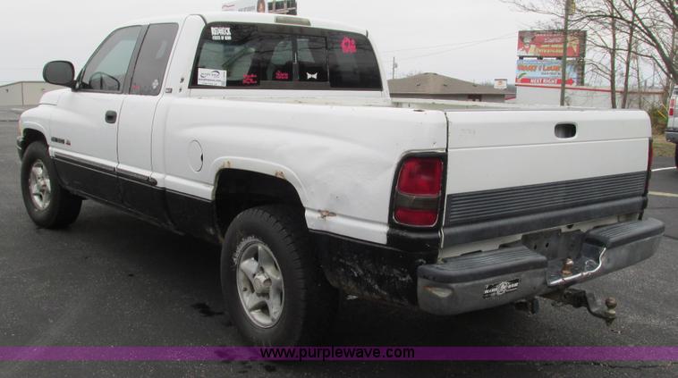 image for item L5378 2000 Dodge Ram 1500 Quad Cab pickup truck