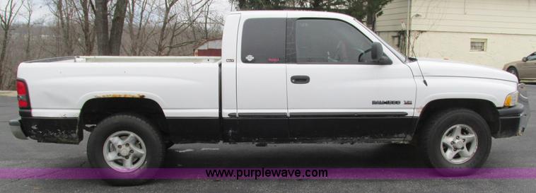image for item L5378 2000 Dodge Ram 1500 Quad Cab pickup truck
