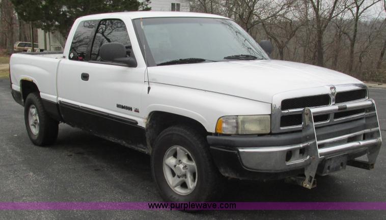 image for item L5378 2000 Dodge Ram 1500 Quad Cab pickup truck