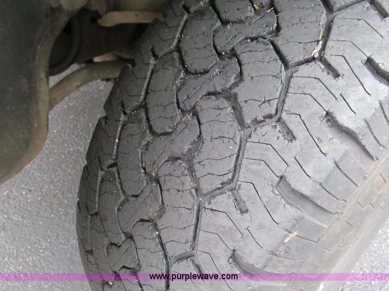 image for item L5378 2000 Dodge Ram 1500 Quad Cab pickup truck