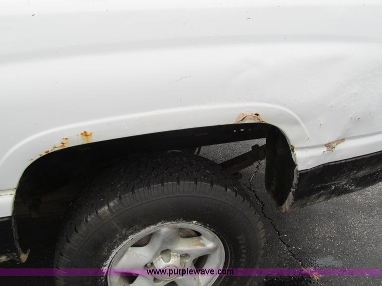 image for item L5378 2000 Dodge Ram 1500 Quad Cab pickup truck