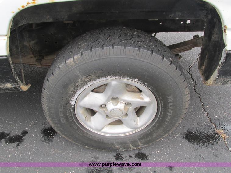 image for item L5378 2000 Dodge Ram 1500 Quad Cab pickup truck