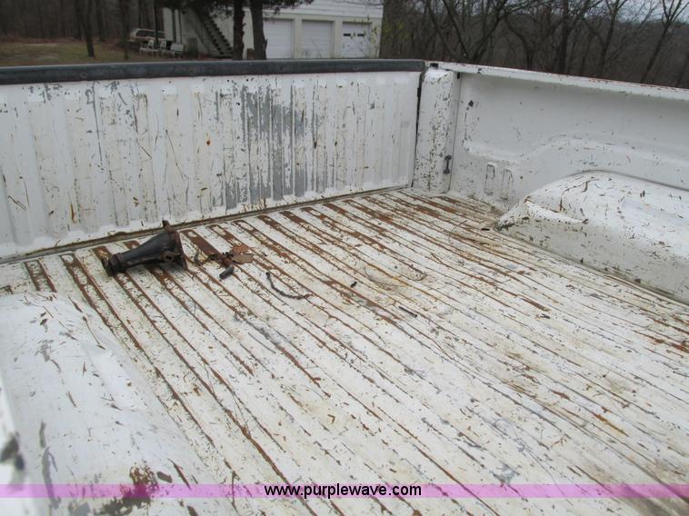 image for item L5378 2000 Dodge Ram 1500 Quad Cab pickup truck