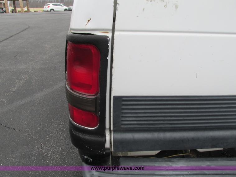 image for item L5378 2000 Dodge Ram 1500 Quad Cab pickup truck