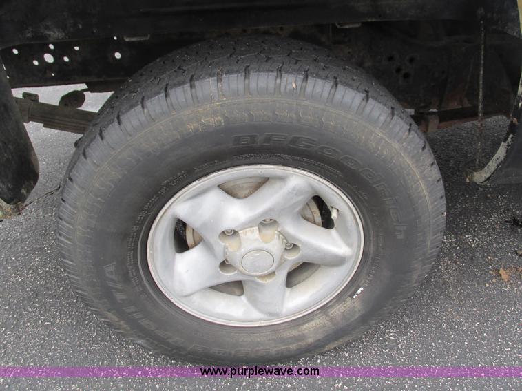 image for item L5378 2000 Dodge Ram 1500 Quad Cab pickup truck