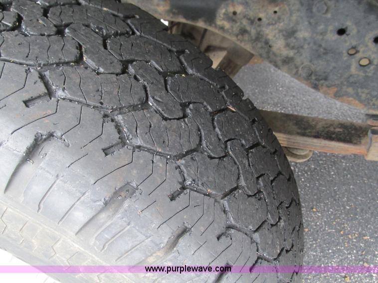 image for item L5378 2000 Dodge Ram 1500 Quad Cab pickup truck