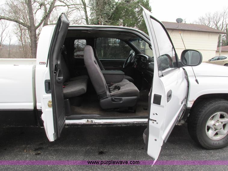 image for item L5378 2000 Dodge Ram 1500 Quad Cab pickup truck