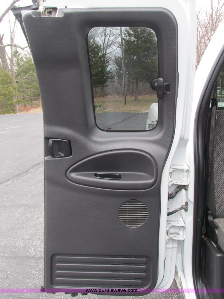 image for item L5378 2000 Dodge Ram 1500 Quad Cab pickup truck