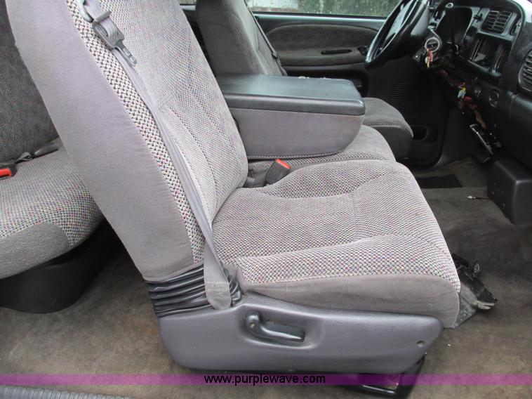 image for item L5378 2000 Dodge Ram 1500 Quad Cab pickup truck