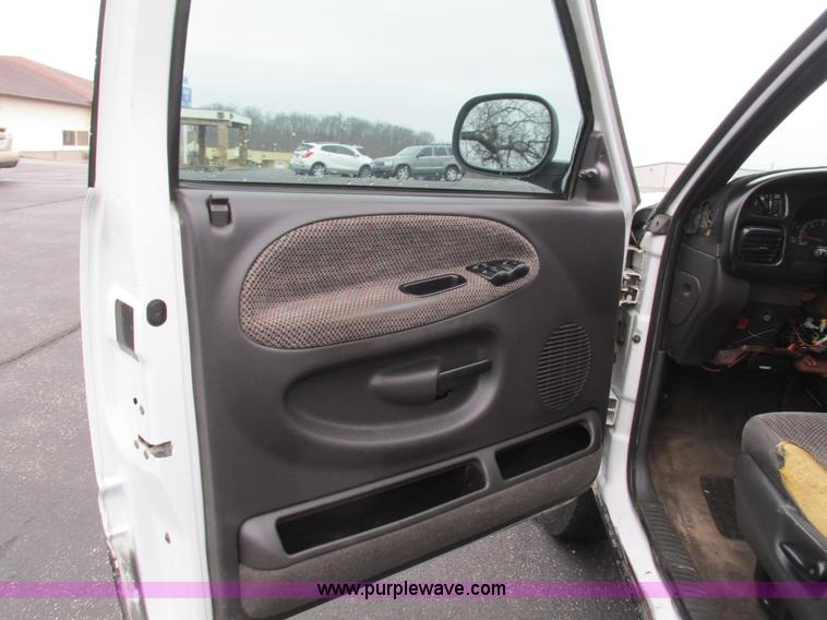 image for item L5378 2000 Dodge Ram 1500 Quad Cab pickup truck