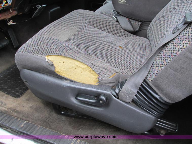 image for item L5378 2000 Dodge Ram 1500 Quad Cab pickup truck