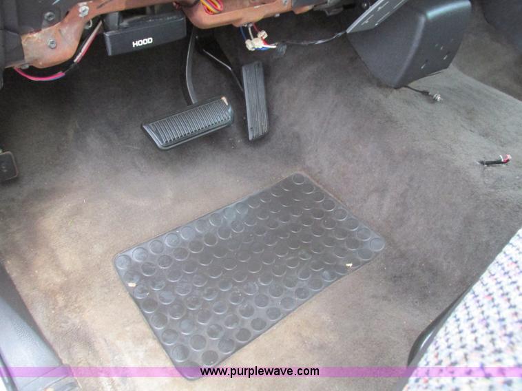 image for item L5378 2000 Dodge Ram 1500 Quad Cab pickup truck