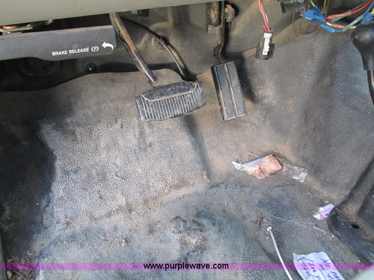 image for item L5381 2000 Ford F250 Super Duty pickup truck