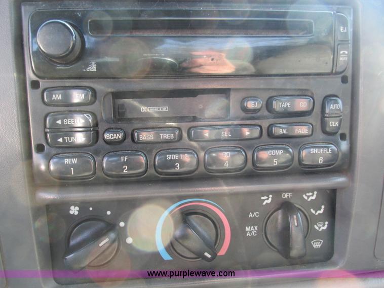 image for item L5381 2000 Ford F250 Super Duty pickup truck