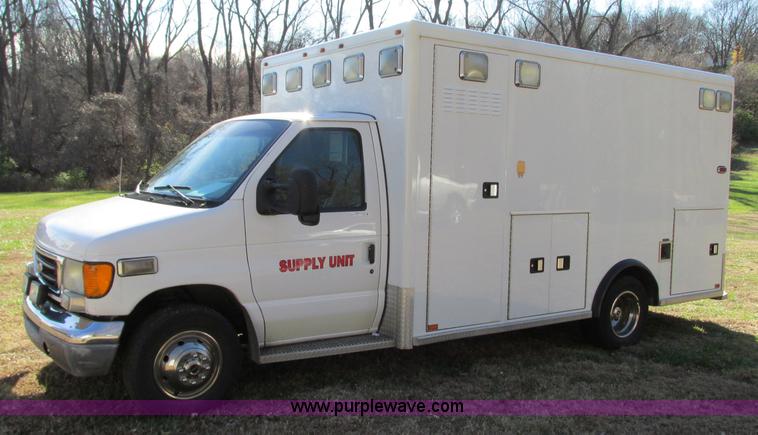 image for item N9325 2003 Ford Econoline E450 ambulance