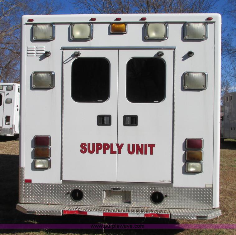 image for item N9325 2003 Ford Econoline E450 ambulance
