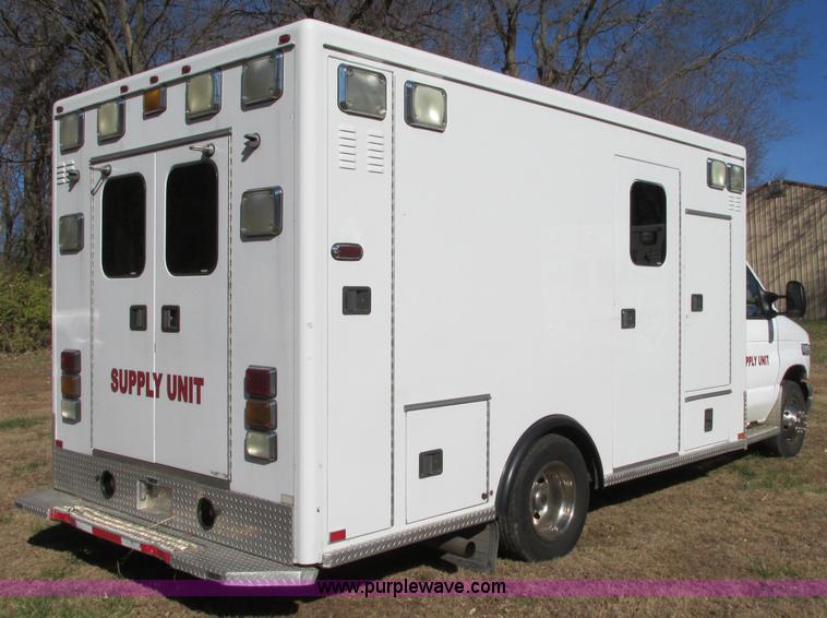image for item N9325 2003 Ford Econoline E450 ambulance