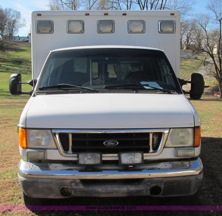 image for item N9325 2003 Ford Econoline E450 ambulance