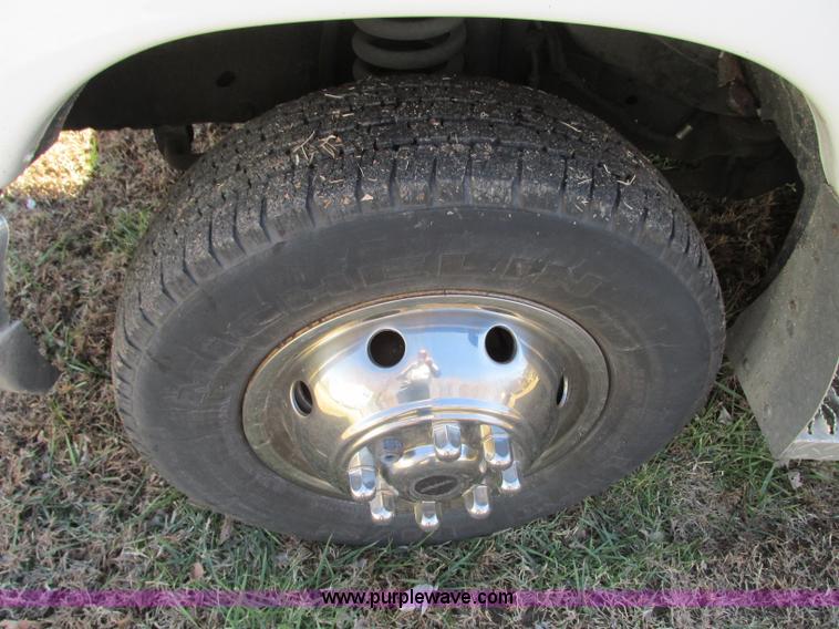 image for item N9325 2003 Ford Econoline E450 ambulance