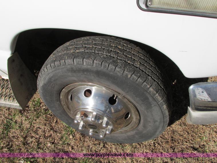 image for item N9325 2003 Ford Econoline E450 ambulance