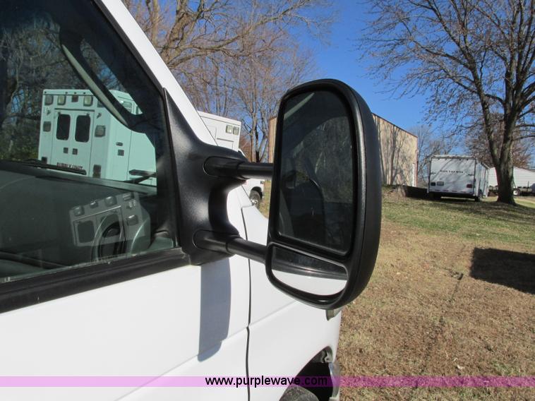 image for item N9325 2003 Ford Econoline E450 ambulance