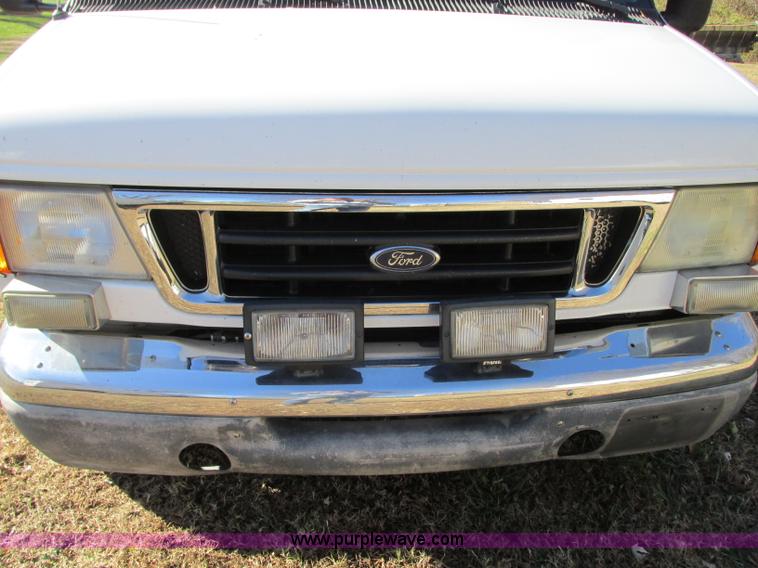 image for item N9325 2003 Ford Econoline E450 ambulance