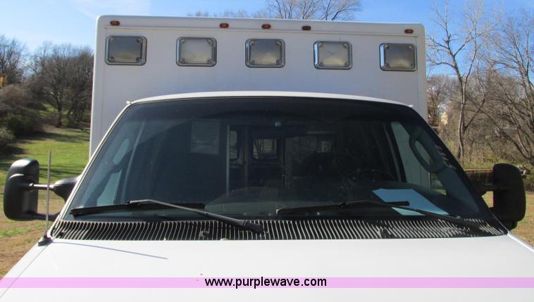 image for item N9325 2003 Ford Econoline E450 ambulance