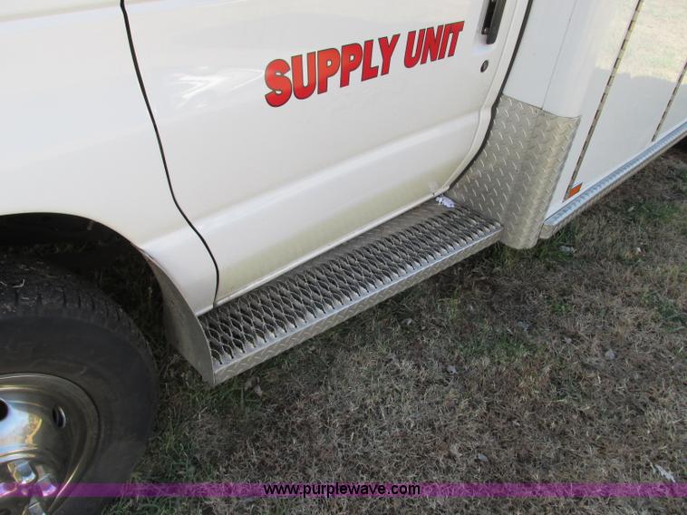 image for item N9325 2003 Ford Econoline E450 ambulance