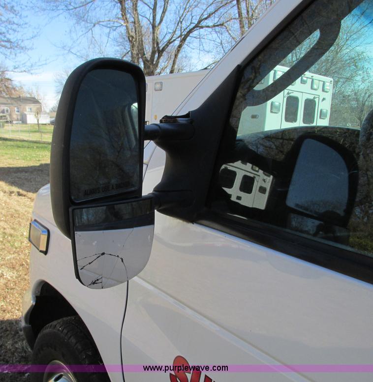 image for item N9325 2003 Ford Econoline E450 ambulance