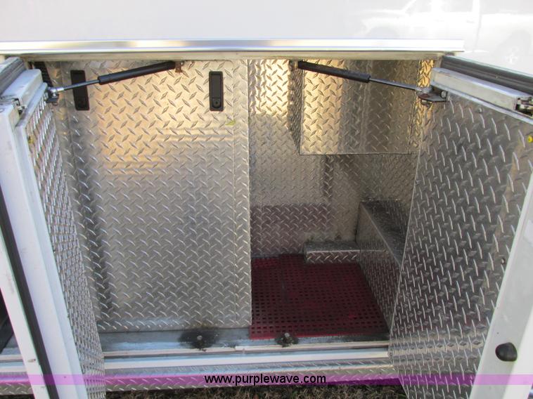 image for item N9325 2003 Ford Econoline E450 ambulance