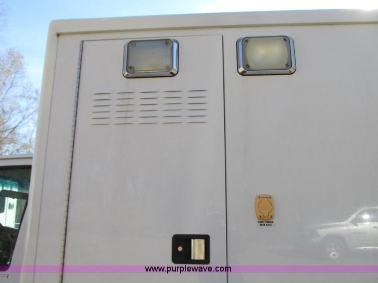 image for item N9325 2003 Ford Econoline E450 ambulance