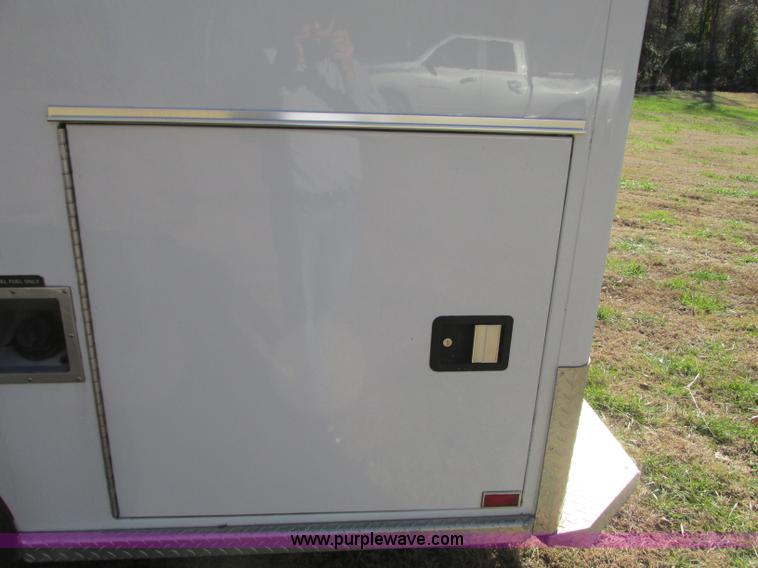 image for item N9325 2003 Ford Econoline E450 ambulance