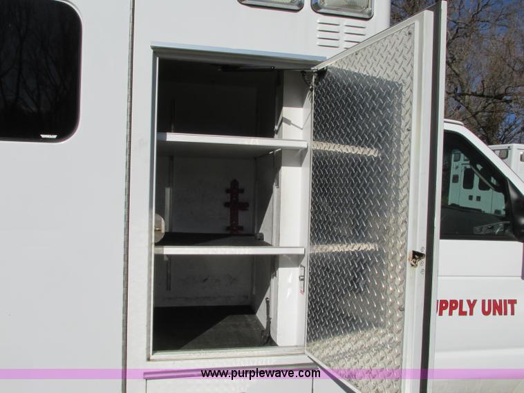 image for item N9325 2003 Ford Econoline E450 ambulance
