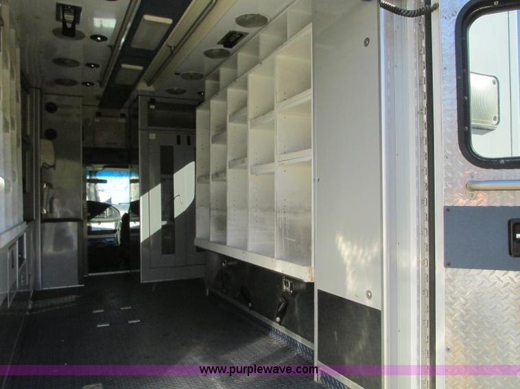 image for item N9325 2003 Ford Econoline E450 ambulance