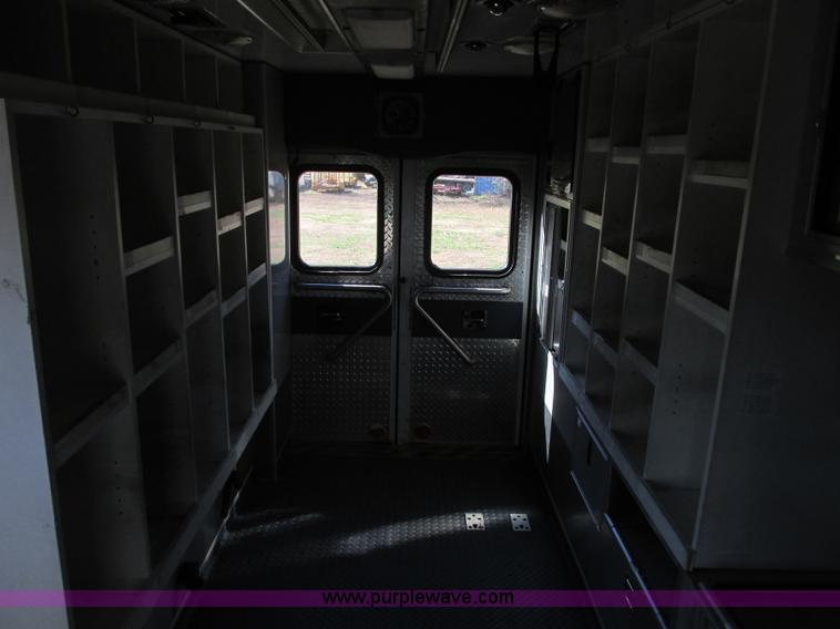 image for item N9325 2003 Ford Econoline E450 ambulance