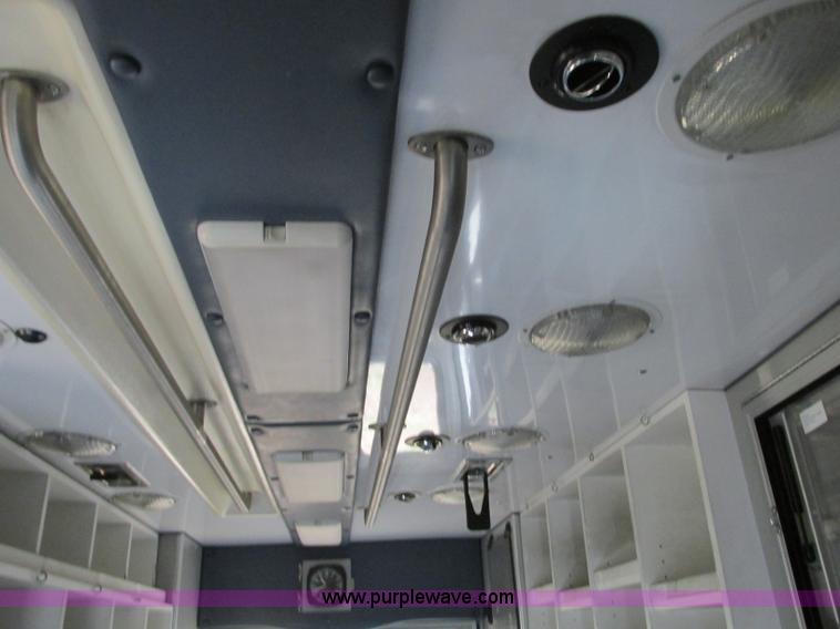 image for item N9325 2003 Ford Econoline E450 ambulance