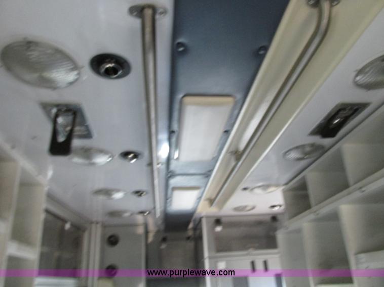 image for item N9325 2003 Ford Econoline E450 ambulance