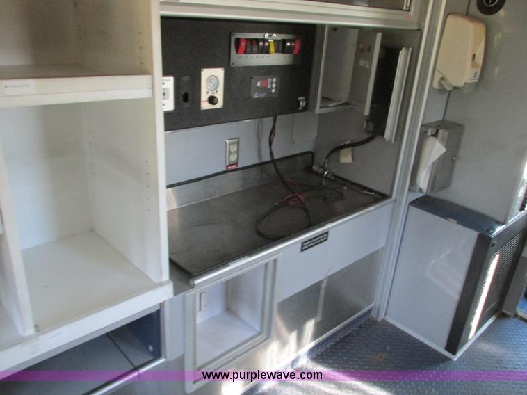 image for item N9325 2003 Ford Econoline E450 ambulance