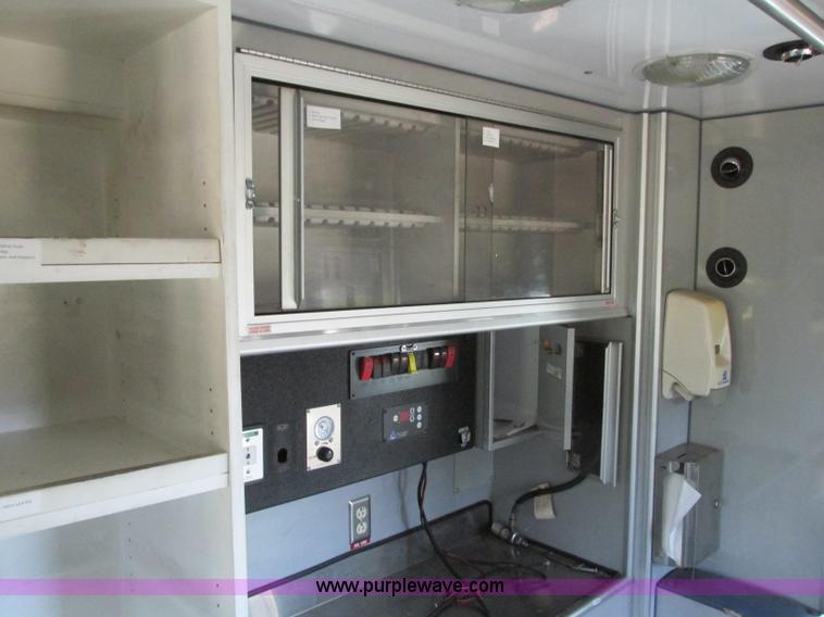 image for item N9325 2003 Ford Econoline E450 ambulance