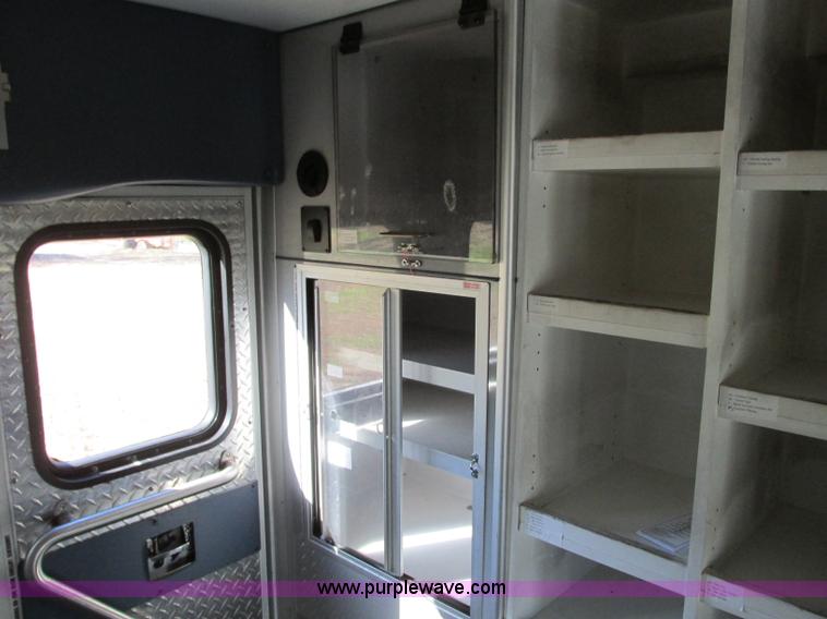 image for item N9325 2003 Ford Econoline E450 ambulance