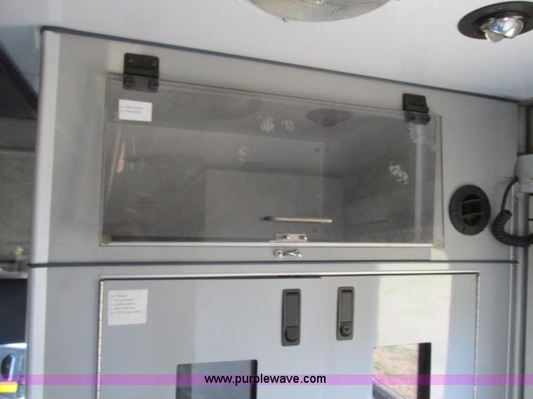 image for item N9325 2003 Ford Econoline E450 ambulance