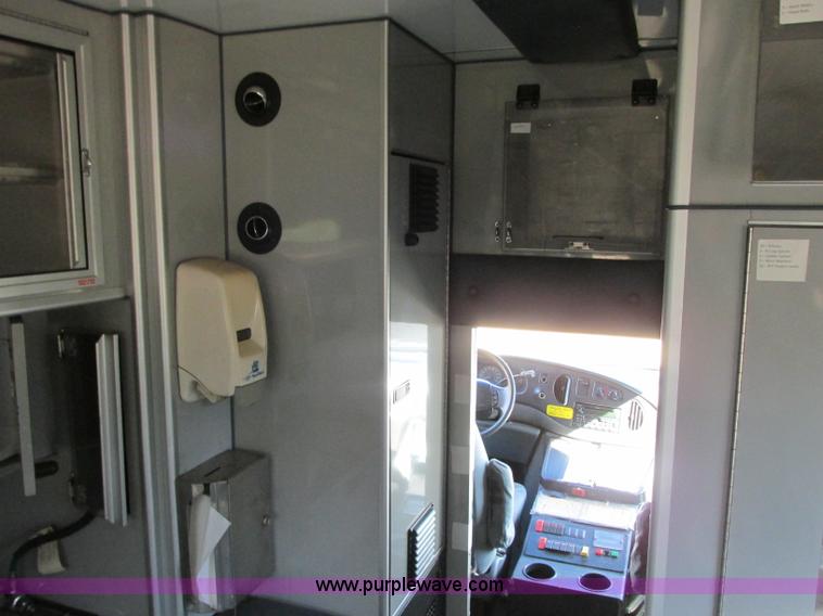image for item N9325 2003 Ford Econoline E450 ambulance