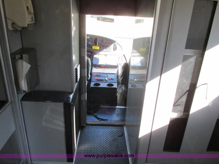 image for item N9325 2003 Ford Econoline E450 ambulance