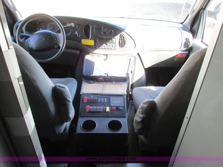 image for item N9325 2003 Ford Econoline E450 ambulance