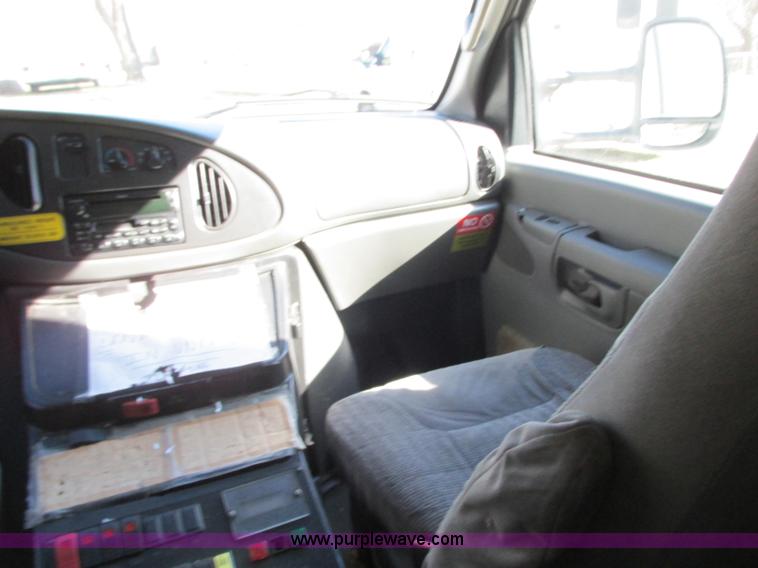image for item N9325 2003 Ford Econoline E450 ambulance
