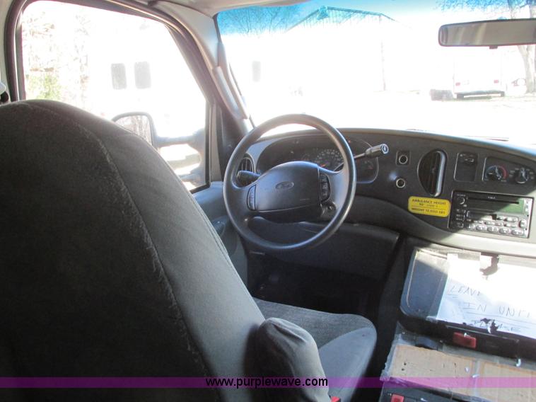 image for item N9325 2003 Ford Econoline E450 ambulance