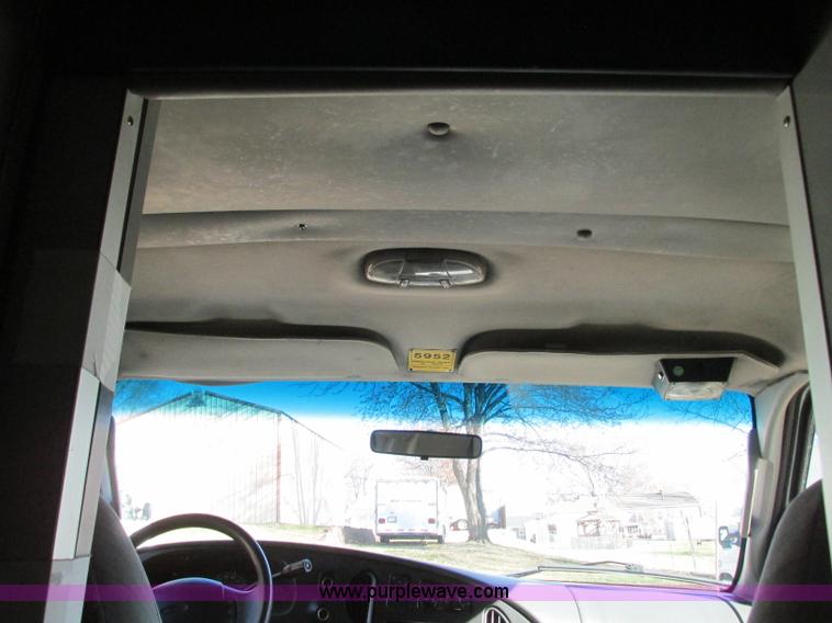 image for item N9325 2003 Ford Econoline E450 ambulance