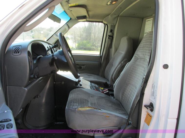image for item N9325 2003 Ford Econoline E450 ambulance