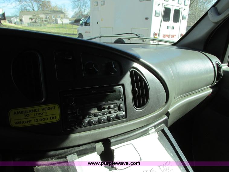 image for item N9325 2003 Ford Econoline E450 ambulance