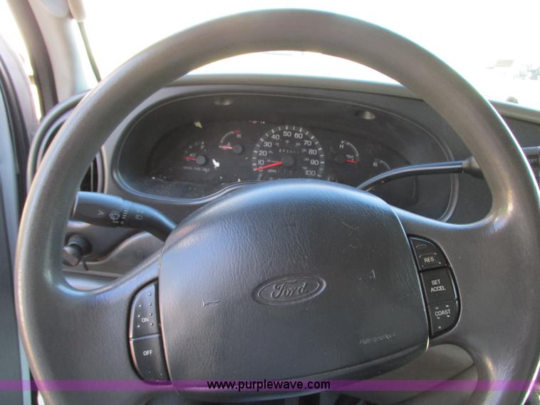 image for item N9325 2003 Ford Econoline E450 ambulance